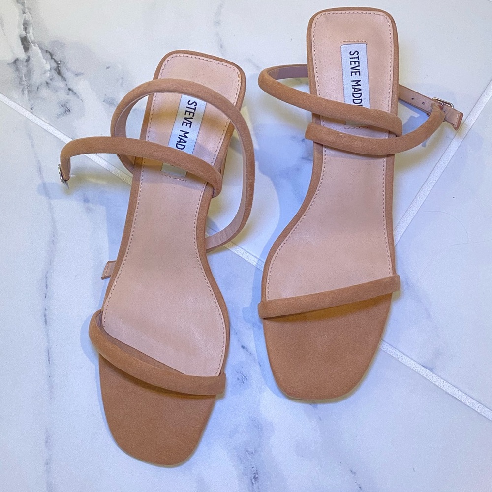 STEVE MADDEN— ankle strap/ honey wood /chunk heels